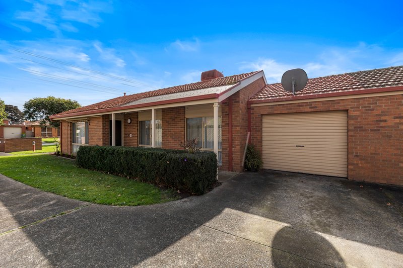 Photo - 1/49 King Street, Pakenham VIC 3810 - Image 2