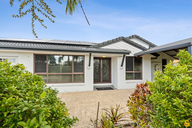 Photo - 149 Meadowlands Road, Carindale QLD 4152 - Image 3