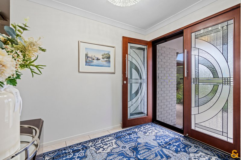 Photo - 149 Meadowlands Road, Carindale QLD 4152 - Image 4