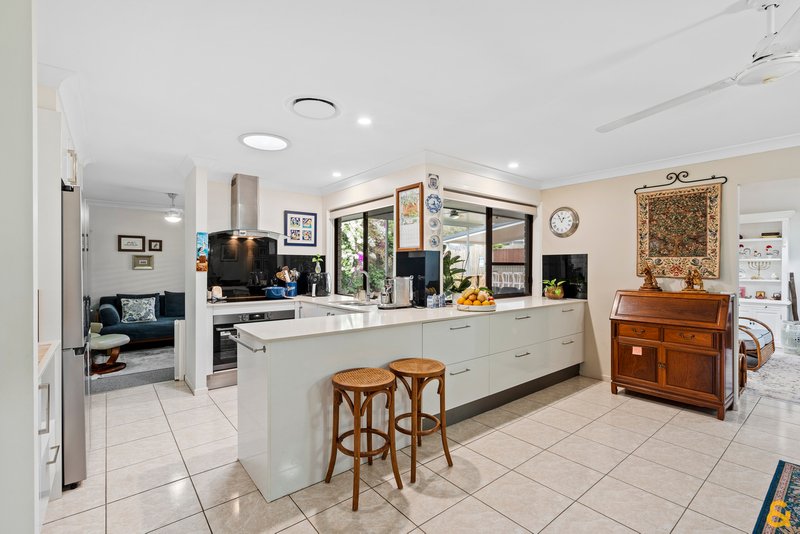 Photo - 149 Meadowlands Road, Carindale QLD 4152 - Image 9