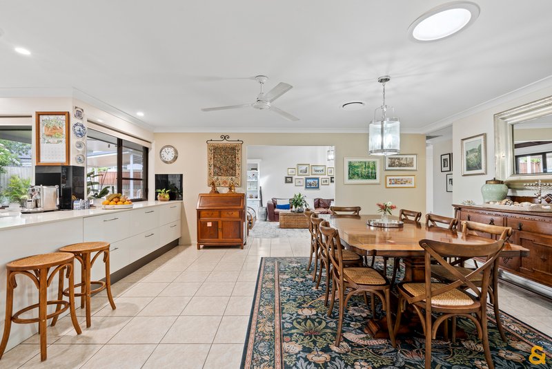 Photo - 149 Meadowlands Road, Carindale QLD 4152 - Image 11