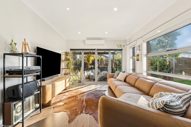 Photo - 1/49 St Vigeons Road, Reservoir VIC 3073 - Image 2