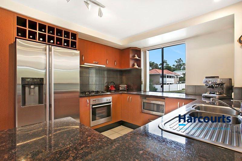 Photo - 1/49 Stanley Street, Indooroopilly QLD 4068 - Image 2