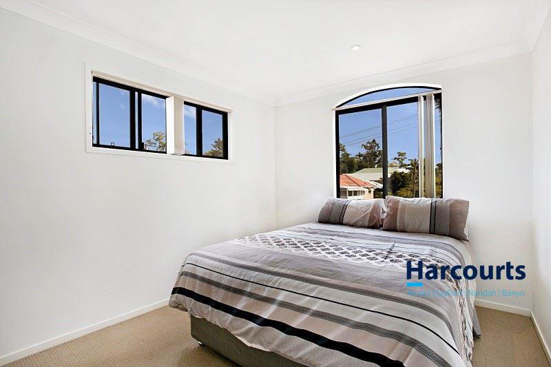 Photo - 1/49 Stanley Street, Indooroopilly QLD 4068 - Image 4