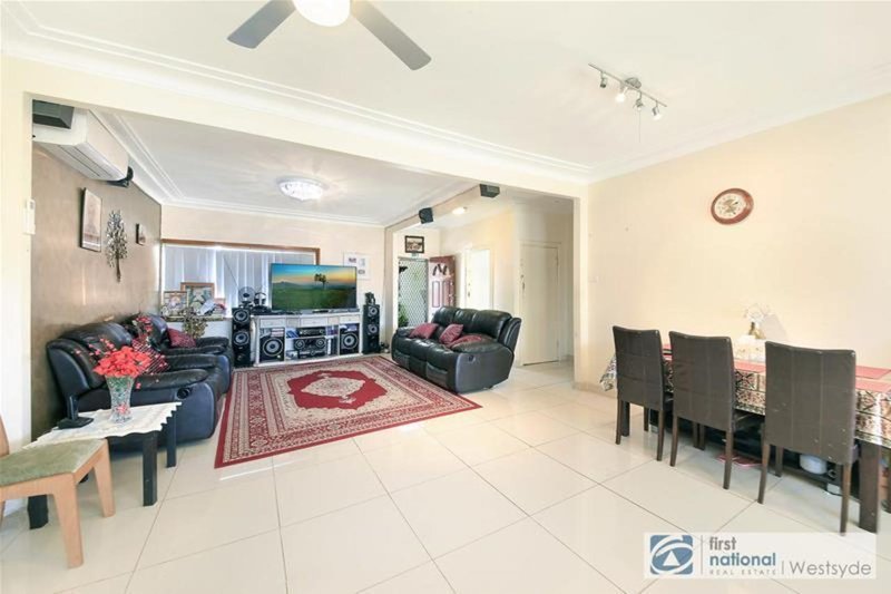 Photo - 149 Targo Road, Girraween NSW 2145 - Image 5