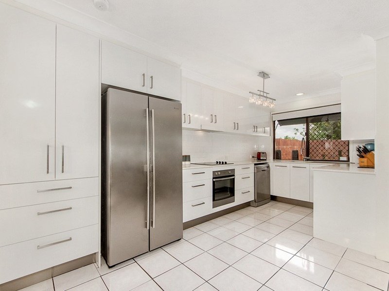 Photo - 1/49 Treeview Drive, Burleigh Waters QLD 4220 - Image 3