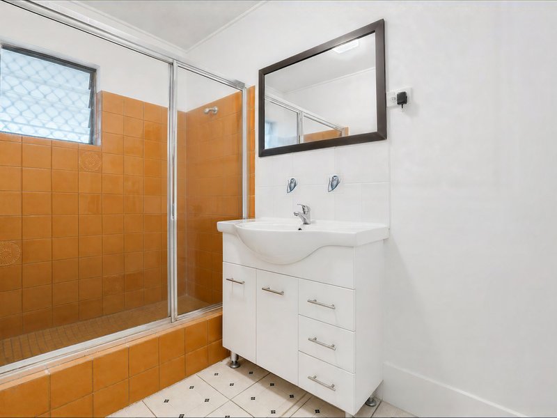 Photo - 1/496 Varley Street, Yorkeys Knob QLD 4878 - Image 8