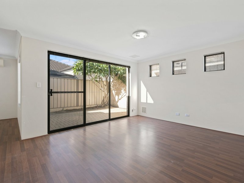 Photo - 14a Arnott Court, Kelmscott WA 6111 - Image 3