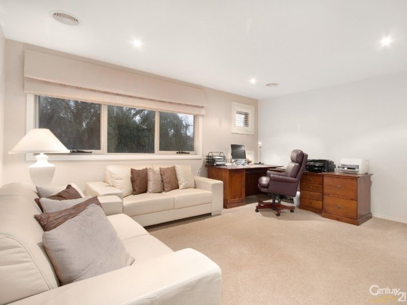 Photo - 1/4A Buchanan Road, Berwick VIC 3806 - Image 13