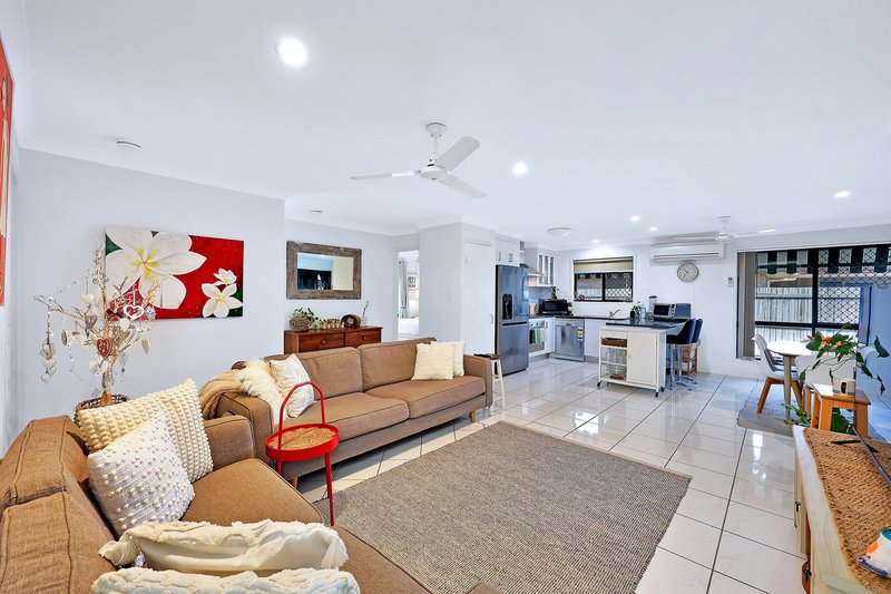 Photo - 1/4A Hillvue Crescent, Avoca QLD 4670 - Image 6