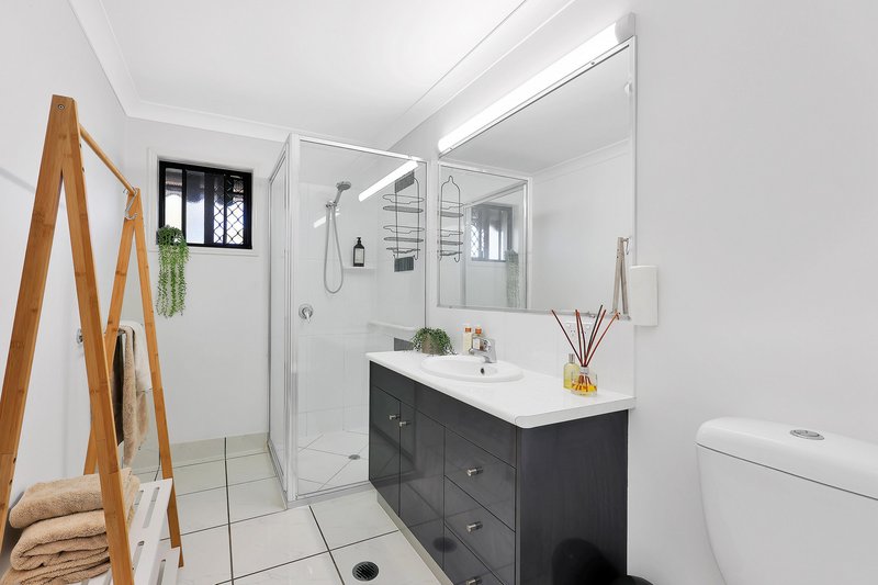 Photo - 1/4A Hillvue Crescent, Avoca QLD 4670 - Image 14