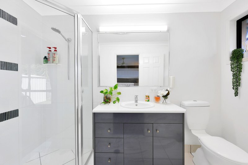Photo - 1/4A Hillvue Crescent, Avoca QLD 4670 - Image 17