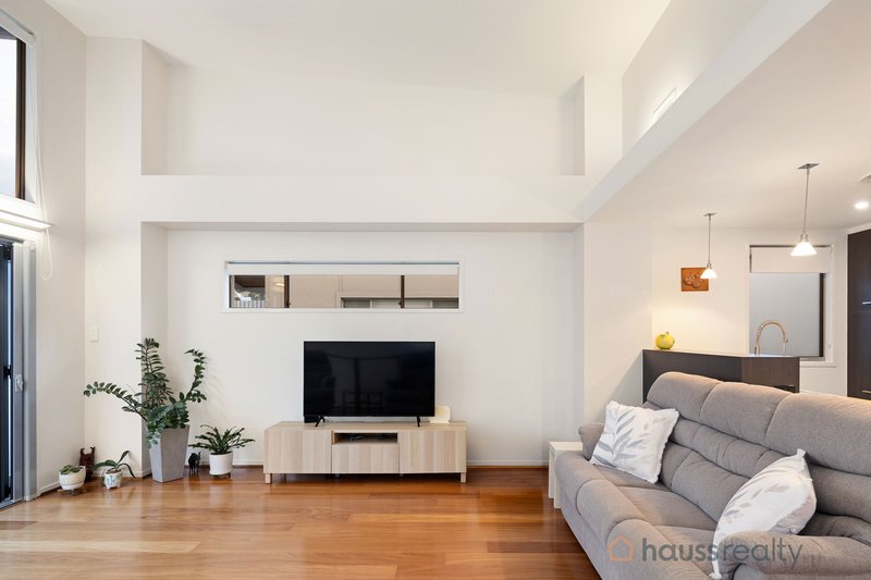 Photo - 14A Newcross Street, Indooroopilly QLD 4068 - Image 6