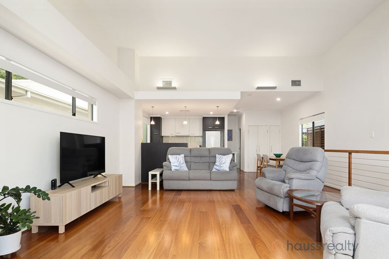 Photo - 14A Newcross Street, Indooroopilly QLD 4068 - Image 9
