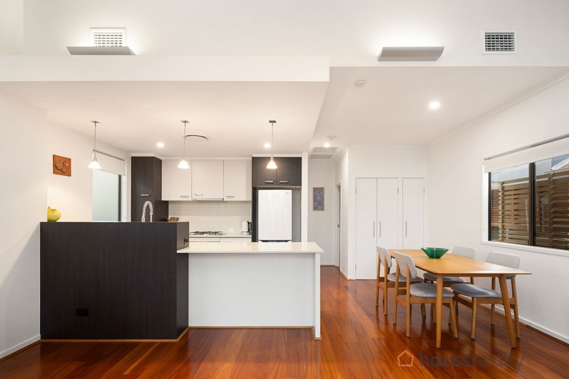 Photo - 14A Newcross Street, Indooroopilly QLD 4068 - Image 10