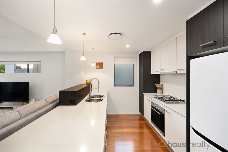 Photo - 14A Newcross Street, Indooroopilly QLD 4068 - Image 11