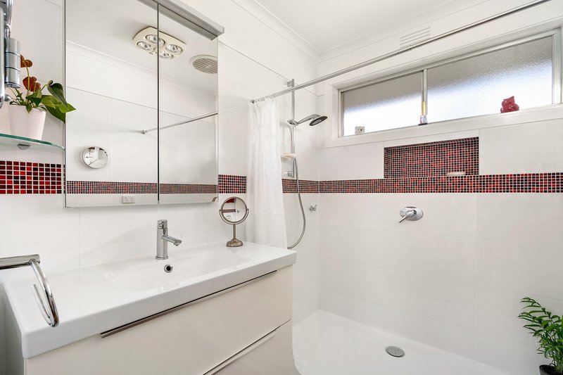 Photo - 1/4B Wordsworth Avenue, Clayton South VIC 3169 - Image 7