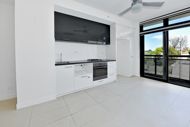 Photo - 14m/14-20 Nicholson Street, Coburg VIC 3058 - Image 3