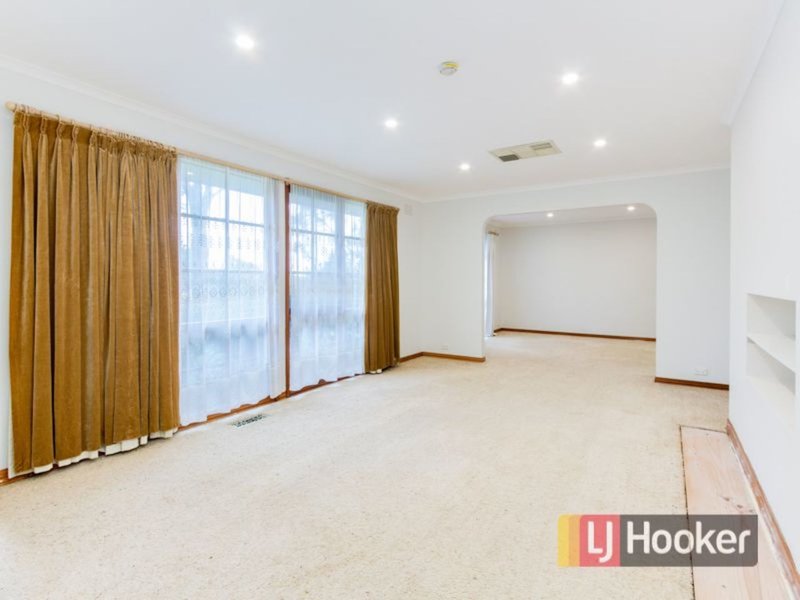 Photo - 15-16 St James Court, Narre Warren VIC 3805 - Image 4