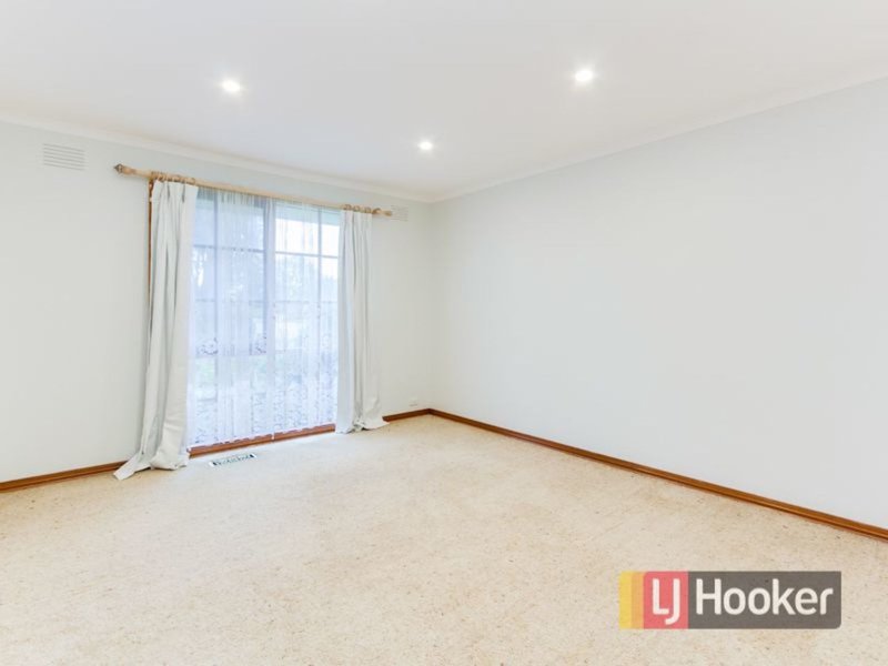 Photo - 15-16 St James Court, Narre Warren VIC 3805 - Image 5