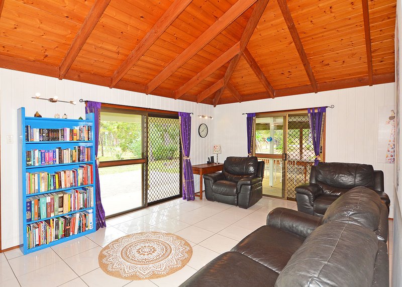 Photo - 15 - 17 Raintree Ave , Burrum Heads QLD 4659 - Image 11