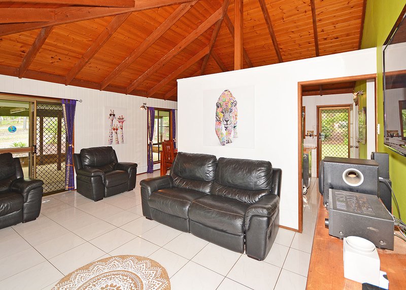 Photo - 15 - 17 Raintree Ave , Burrum Heads QLD 4659 - Image 17