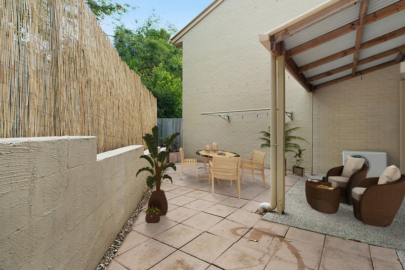 Photo - 15 / 29 Oatland Crescent, Holland Park West QLD 4121 - Image 6