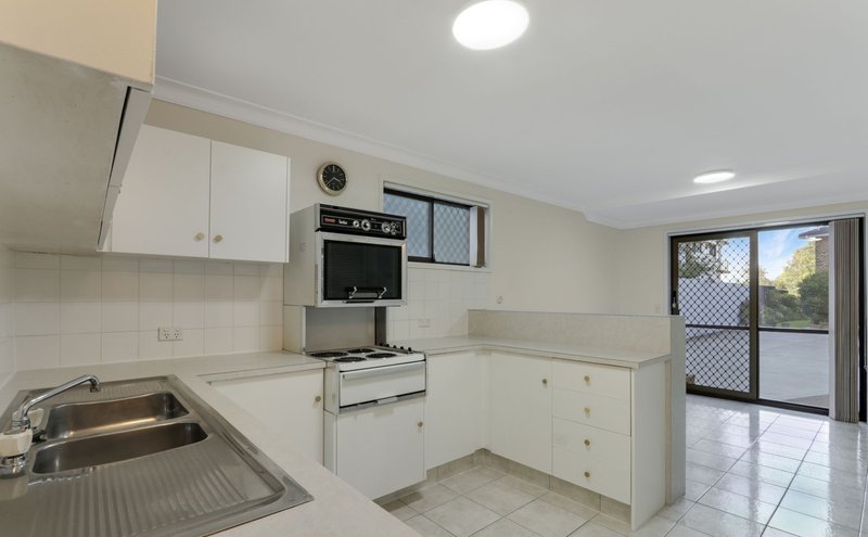 Photo - 1/5-7 Hooker Boulevard, Broadbeach Waters QLD 4218 - Image 2