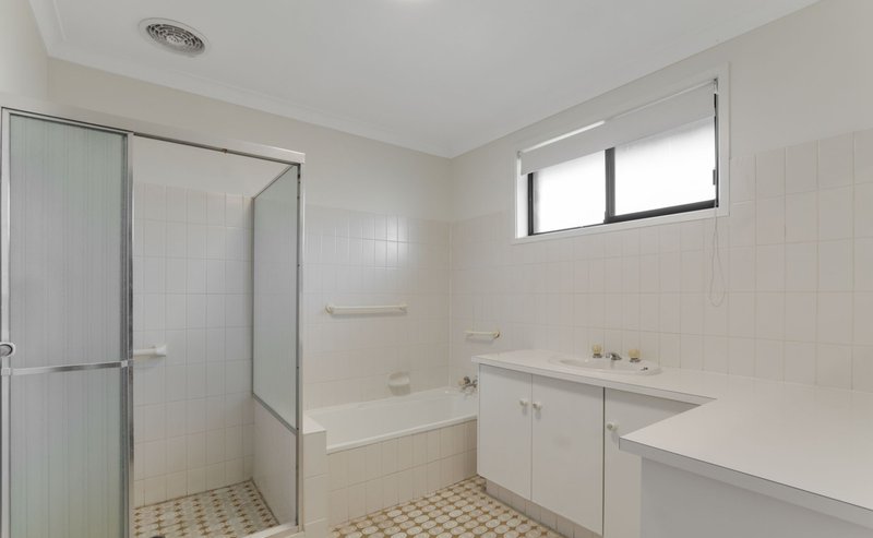 Photo - 1/5-7 Hooker Boulevard, Broadbeach Waters QLD 4218 - Image 5