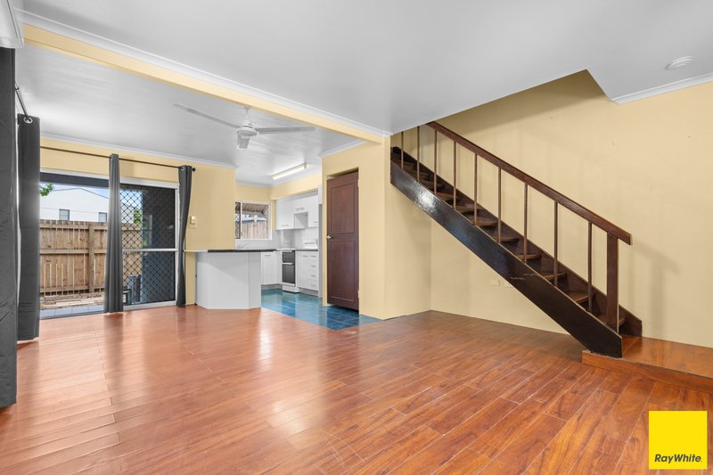Photo - 1/5-7 Mintaro Crescent, Woree QLD 4868 - Image 3