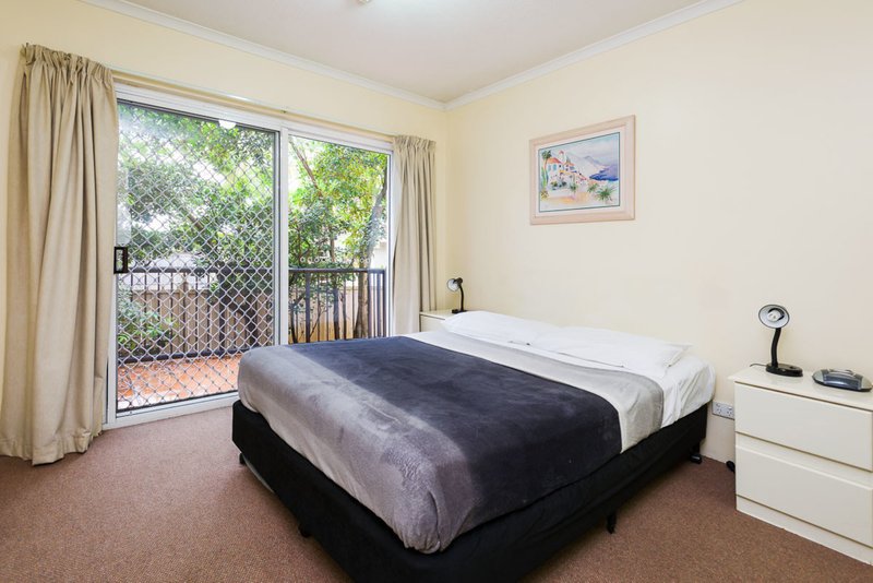 Photo - 15 a/220 Marine Parade, Labrador QLD 4215 - Image 9