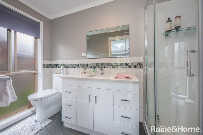 Photo - 15 Acacia Court, Gisborne VIC 3437 - Image 9