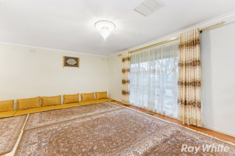 Photo - 15 Admirala Avenue, Dandenong North VIC 3175 - Image 2