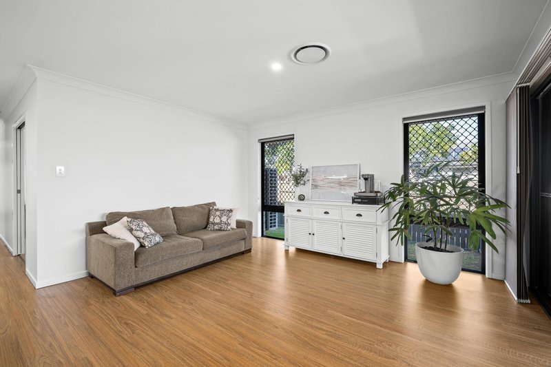 Photo - 15 Affinity Way, South Ripley QLD 4306 - Image 9