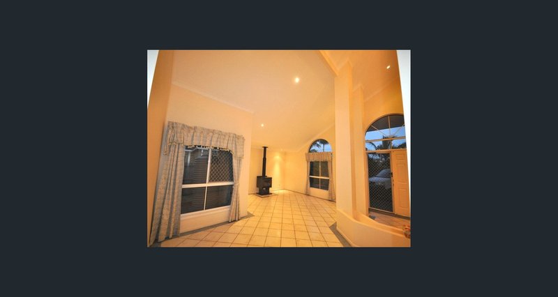 Photo - 15 Alcheringa Place, Robertson QLD 4109 - Image 9