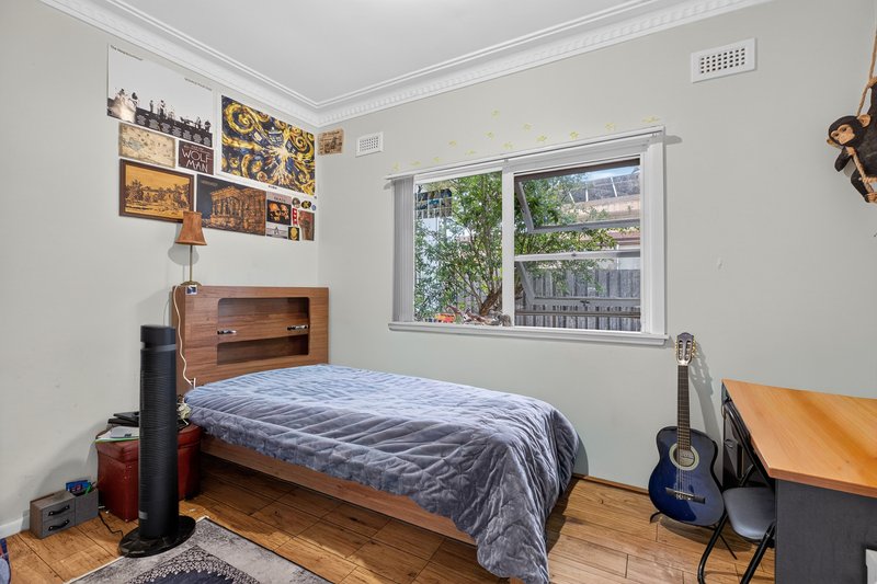 Photo - 15 Alexander Crescent, Macquarie Fields NSW 2564 - Image 10