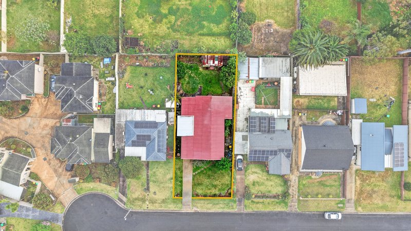 Photo - 15 Alexander Crescent, Macquarie Fields NSW 2564 - Image 14