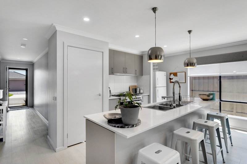 Photo - 15 Alexandro Grove, Hastings VIC 3915 - Image 2