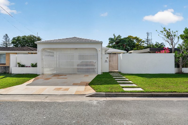 Photo - 15 Allawah Street, Sorrento QLD 4217 - Image 3