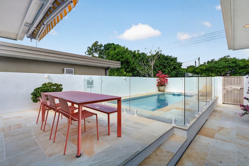 Photo - 15 Allawah Street, Sorrento QLD 4217 - Image 13