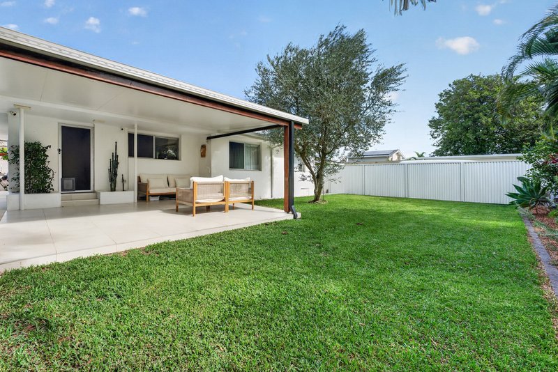 Photo - 15 Allawah Street, Sorrento QLD 4217 - Image 25