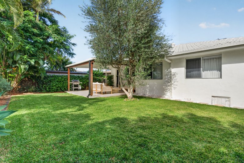 Photo - 15 Allawah Street, Sorrento QLD 4217 - Image 26
