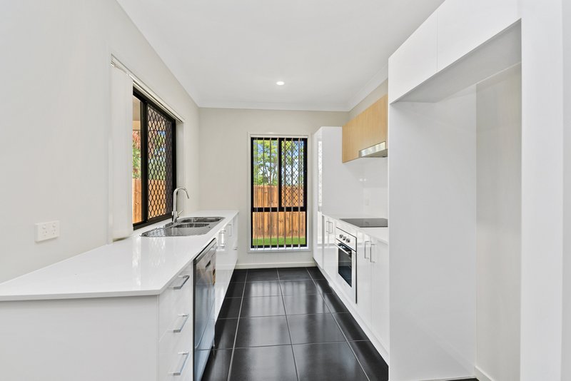 Photo - 1/5 Alpaca Street, Dakabin QLD 4503 - Image 3