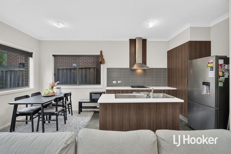 Photo - 15 Alphie Way, Doreen VIC 3754 - Image 2