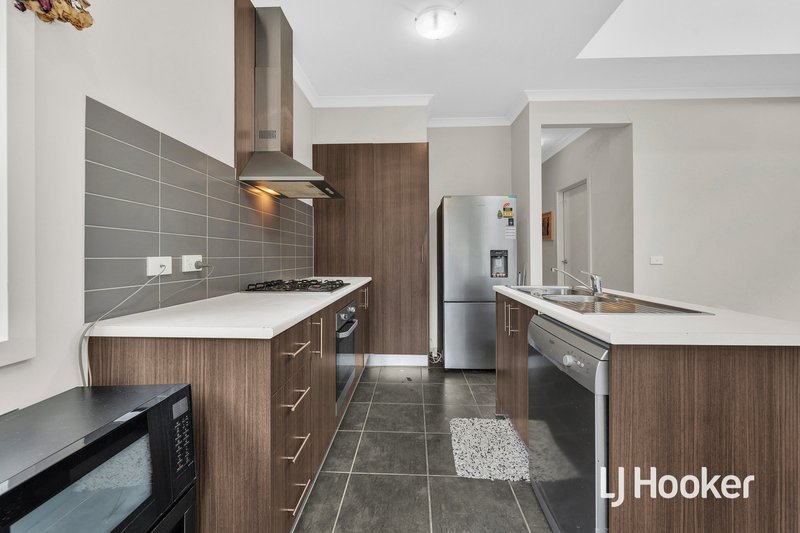 Photo - 15 Alphie Way, Doreen VIC 3754 - Image 3