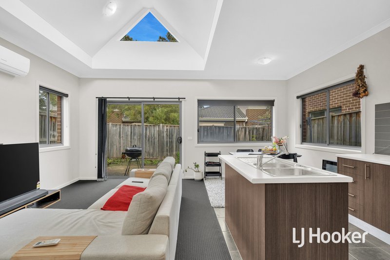 Photo - 15 Alphie Way, Doreen VIC 3754 - Image 5