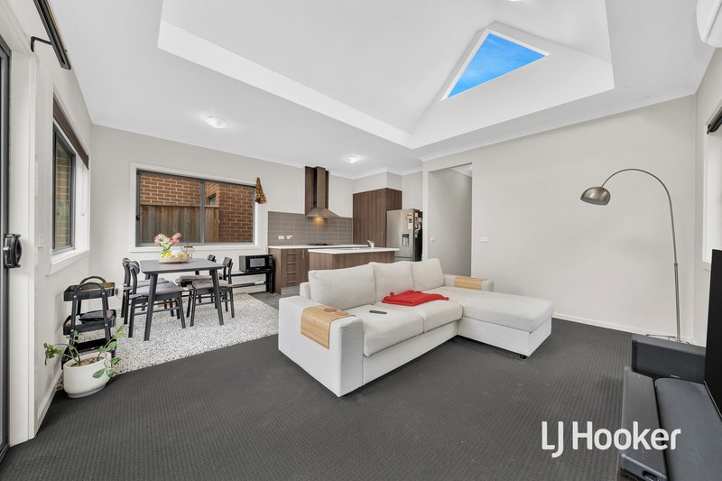 Photo - 15 Alphie Way, Doreen VIC 3754 - Image 6