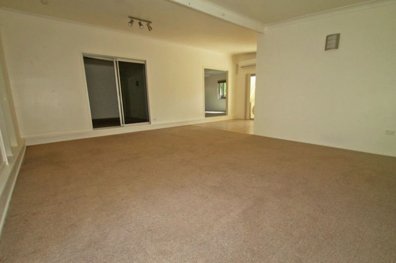 Photo - 15 Anderson Street, Clinton QLD 4680 - Image 10