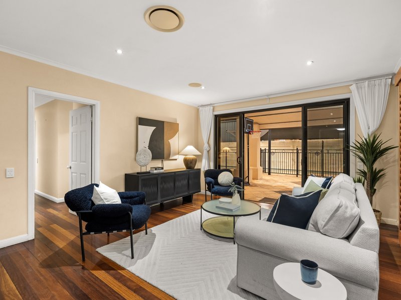 Photo - 15 Angophora Street, Robertson QLD 4109 - Image 9