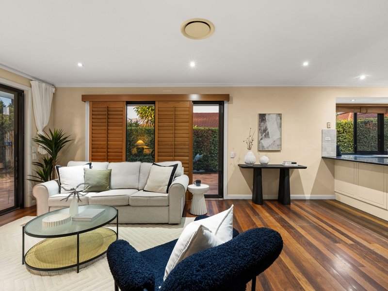 Photo - 15 Angophora Street, Robertson QLD 4109 - Image 10